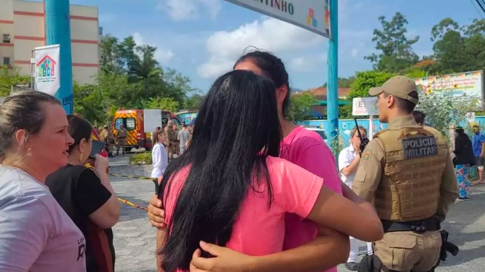 Triste Professora Que Socorreu Alunos No Ataque De Blumenau Sofre