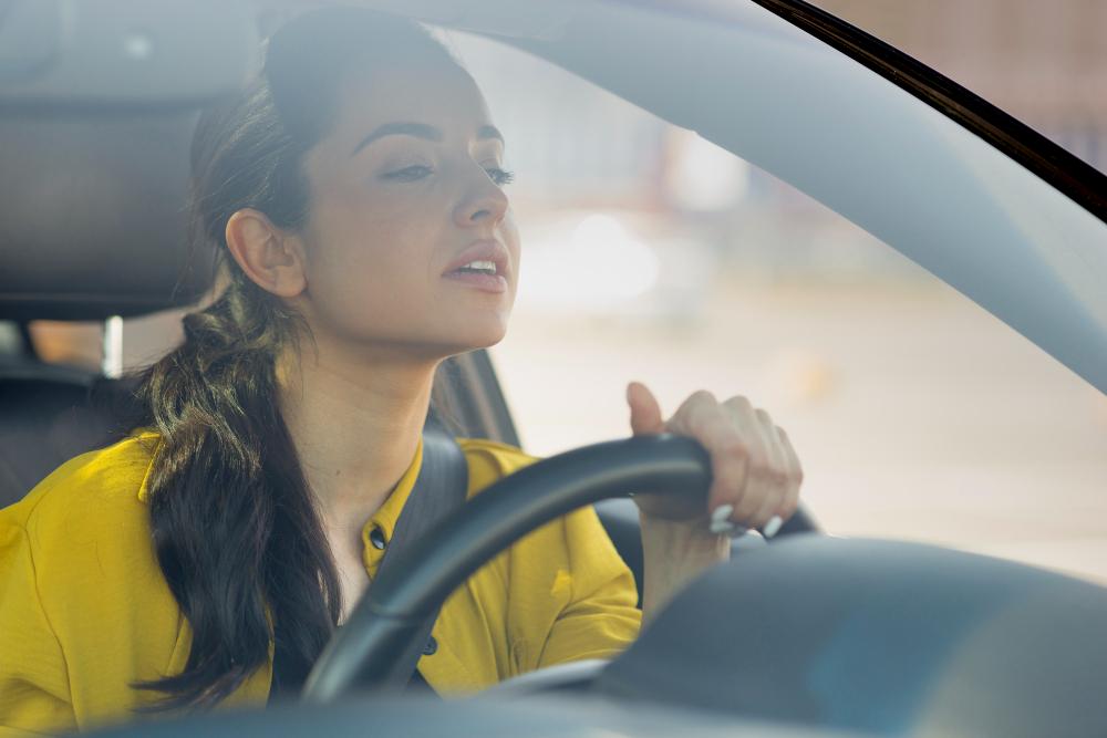 Por que seguro de carro para mulheres está mais caro do que para homens?