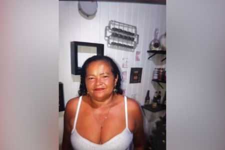 Mulher é morta a facadas após rejeitar investida de homem na saída de bar