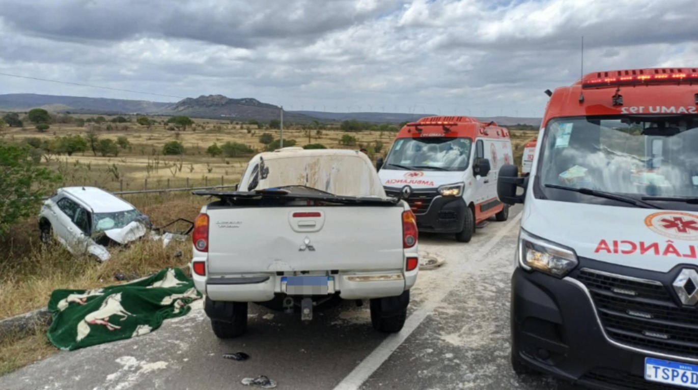 Colisão frontal entre dois carros deixa duas pessoas morttas e quatro feriddas no interior do RN