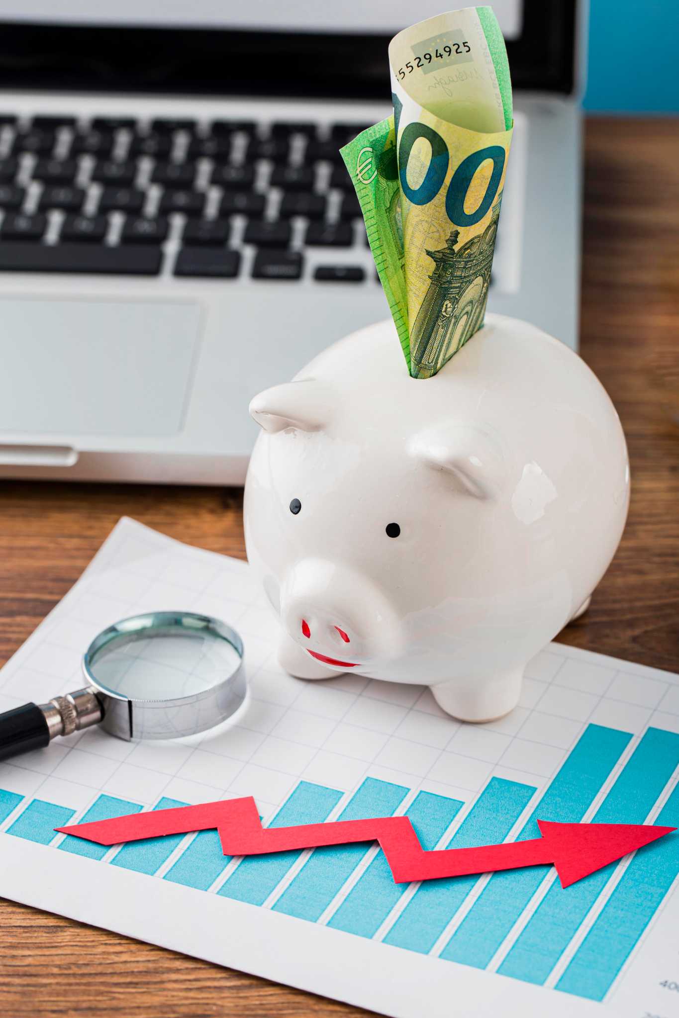 Como juntar R$ 10 mil em um ano: veja quanto investir por mês e por onde começar