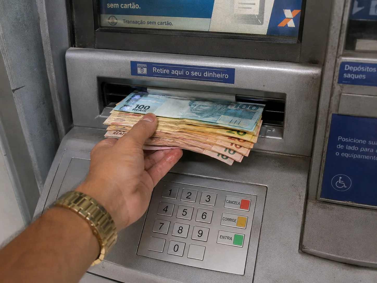 Quanto precisa ter na poupança, no Tesouro Direto ou em CDB para ganhar R$ 2 mil por mês, segundo investidores