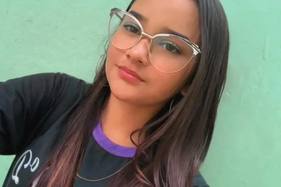Adolescente m0rre após levar choque elétrico enquanto fazia chapinha