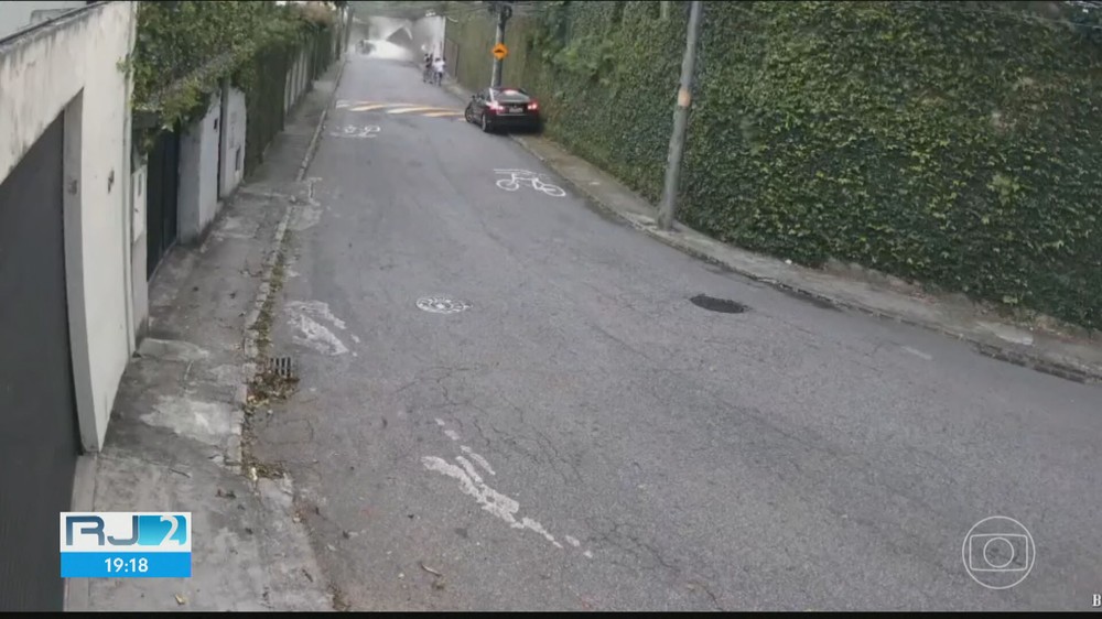 VÍDEO - Muro desabba após forte ventania e matta duas pessoas