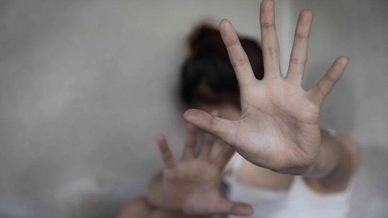 Justiça proíbe mãe de se aproximar da filha de 12 anos após denúncia de agr€ssão no RN