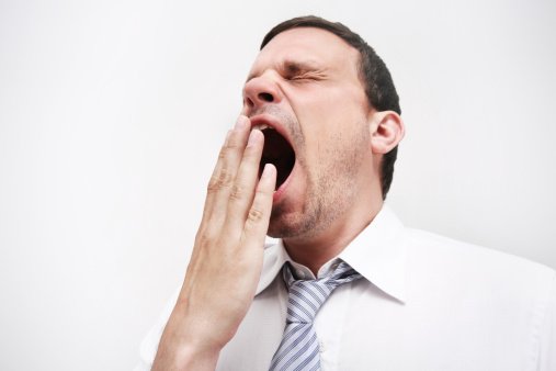 Bocejar o tempo todo não é normal: entenda o que o seu corpo está tentando te dizer