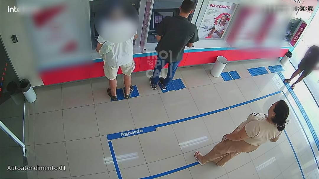 [Vídeo] Irmãos aplicam golppe em turista italiano que usava caixa eletrônico no RN e acabam presos