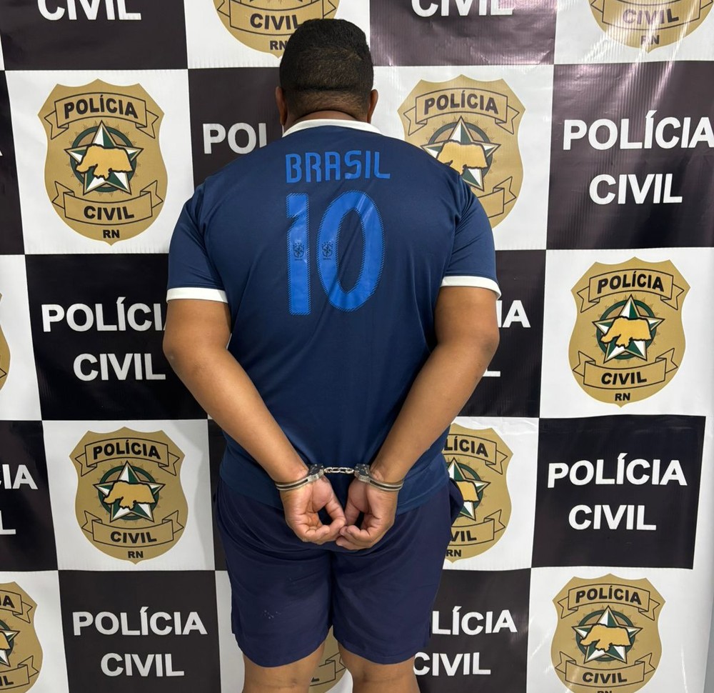 Homem que entregou armma ao filho de 4 anos é preso em investigação sobre facção crimminosa no RN