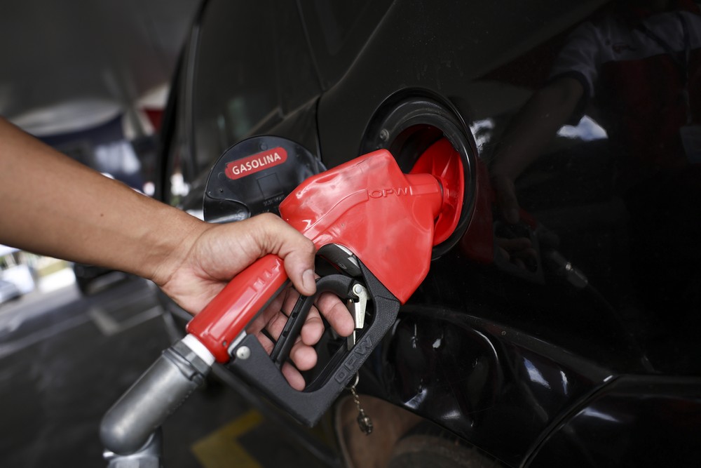 Gasolina com 32% de etanol chega aos postos; veja como proteger seu carro